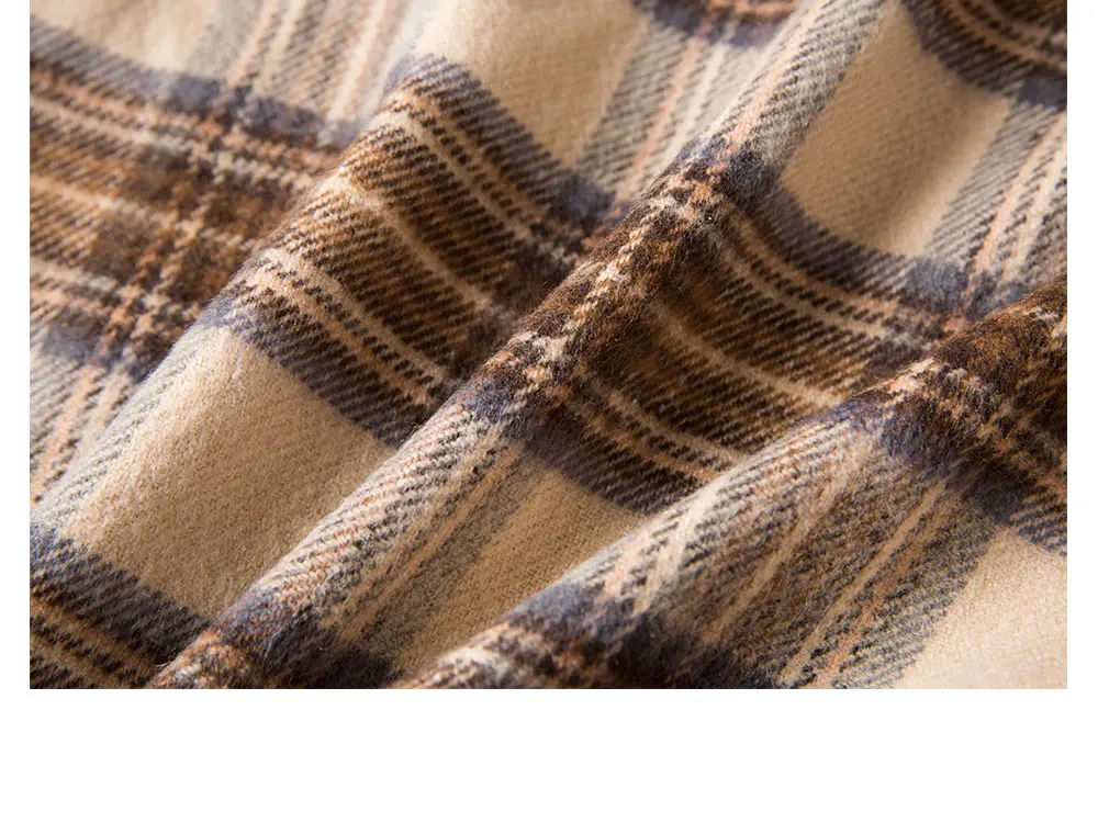 Tissu de doublure à motif écossais du blouson cuir, texture et couleur, aspect carreaux.