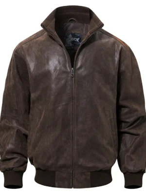 Blouson bombardier marron homme, finition peau de daim, vêtement durable et tendance.