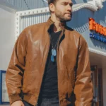 Blouson homme marron en peau lainée, style décontracté, polyvalence pour toutes les occasions.