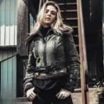 Bomber cuir femme vintage avec doublure laine, vert kaki ceintré, style aviateur urbain.