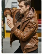 Blouson cuir homme chic cognac à capuche, polyvalent pour toutes les occasions.
