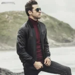 Homme portant un blouson en cuir noir style perfecto, idéal pour un look biker ou une tenue classique indémodable.