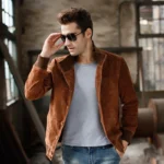 Veste homme en daim marron, style bombardier aviateur, idéale pour un look chic et décontracté.