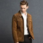 Blouson marron en peau retournée, idéal pour un style décontracté chic et un confort optimal.