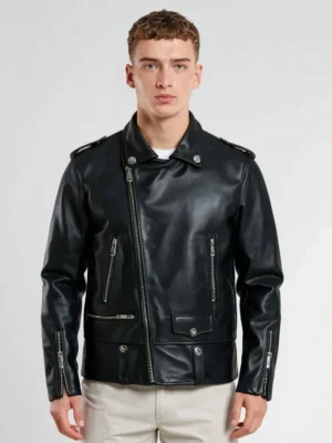 Perfecto homme luxe cuir lisse col revers, porté par un modèle, vue de face.