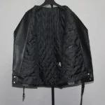 Doublure matelassée noire à l'intérieur du perfecto en cuir femme, pour un confort optimal.