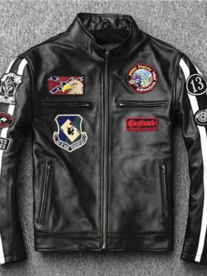 Blouson cuir 24 heures du mans noir avec multiples patches, design racing et bandes blanches sur les manches, parfait pour les passionnés de moto.