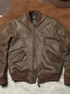 Vue de face complète du blouson bombardier en cuir marron pour homme, idéal pour l'hiver.